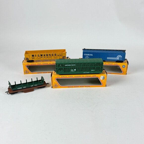 HO Scale Train Boxcars Milwaukee Road Conrail Northern Pacific Timber Line - Picture 7 of 7